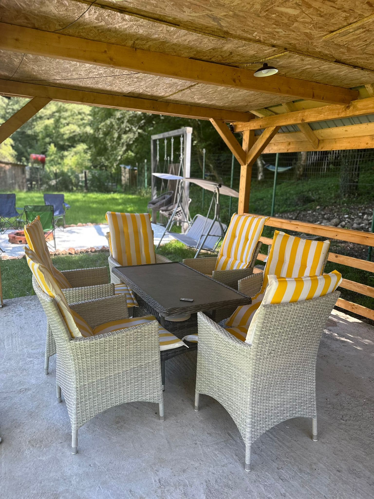 Foisor pentru mese afara